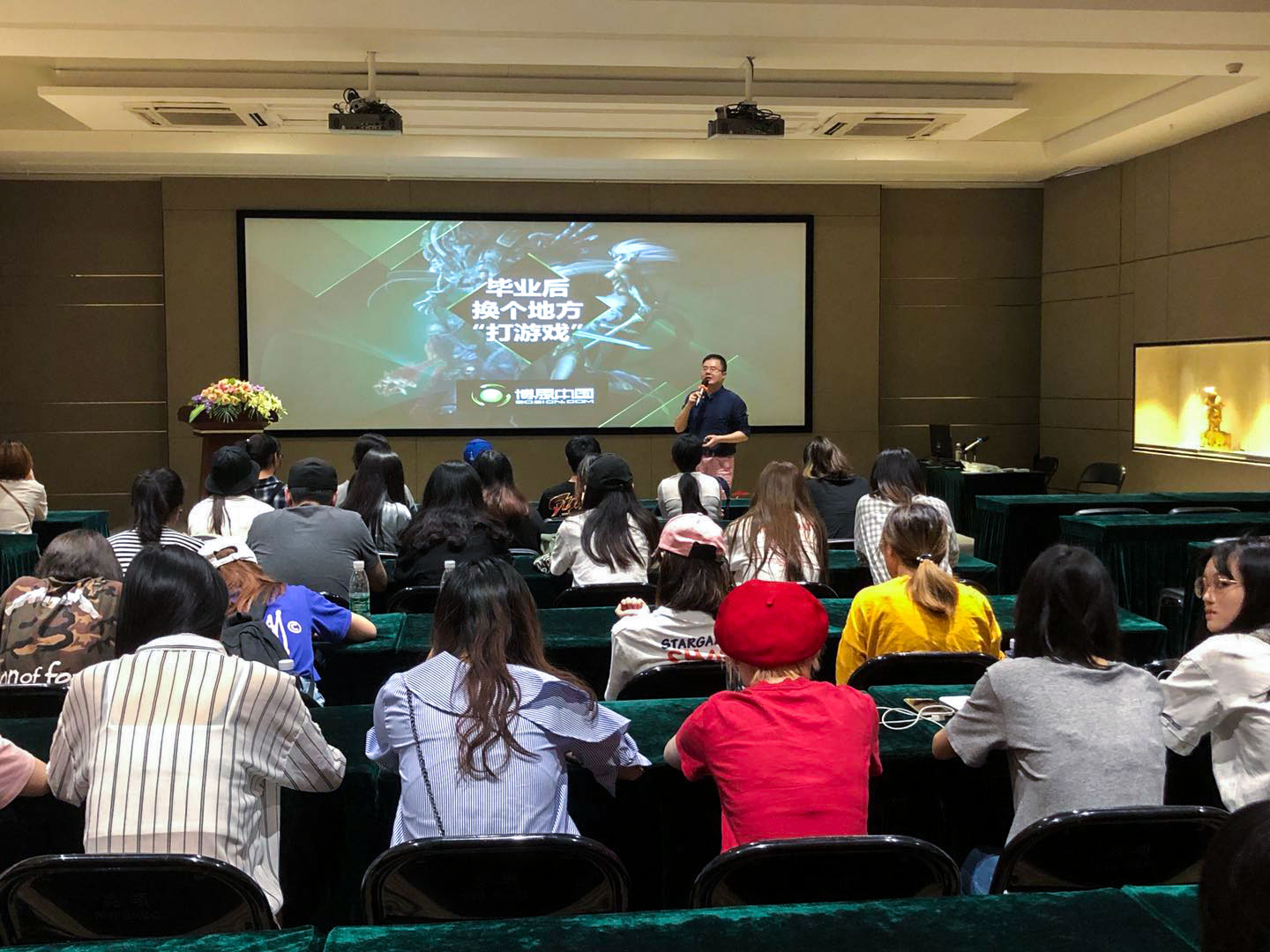 东华大学师生团体莅临DB电竞
参观